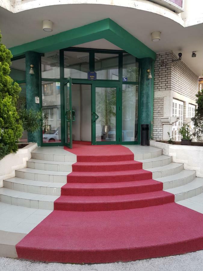 Contemporary Residence Nis Luaran gambar